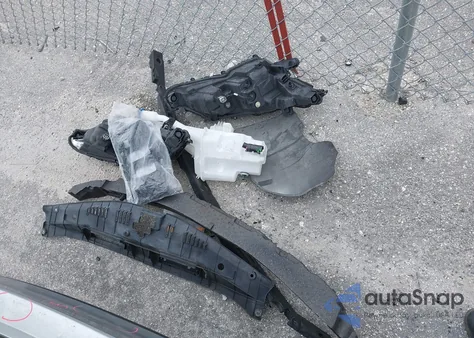 2019 Toyota Camry Le z USA, uszkodzony, nr VIN 4T1B11HK3KU228454